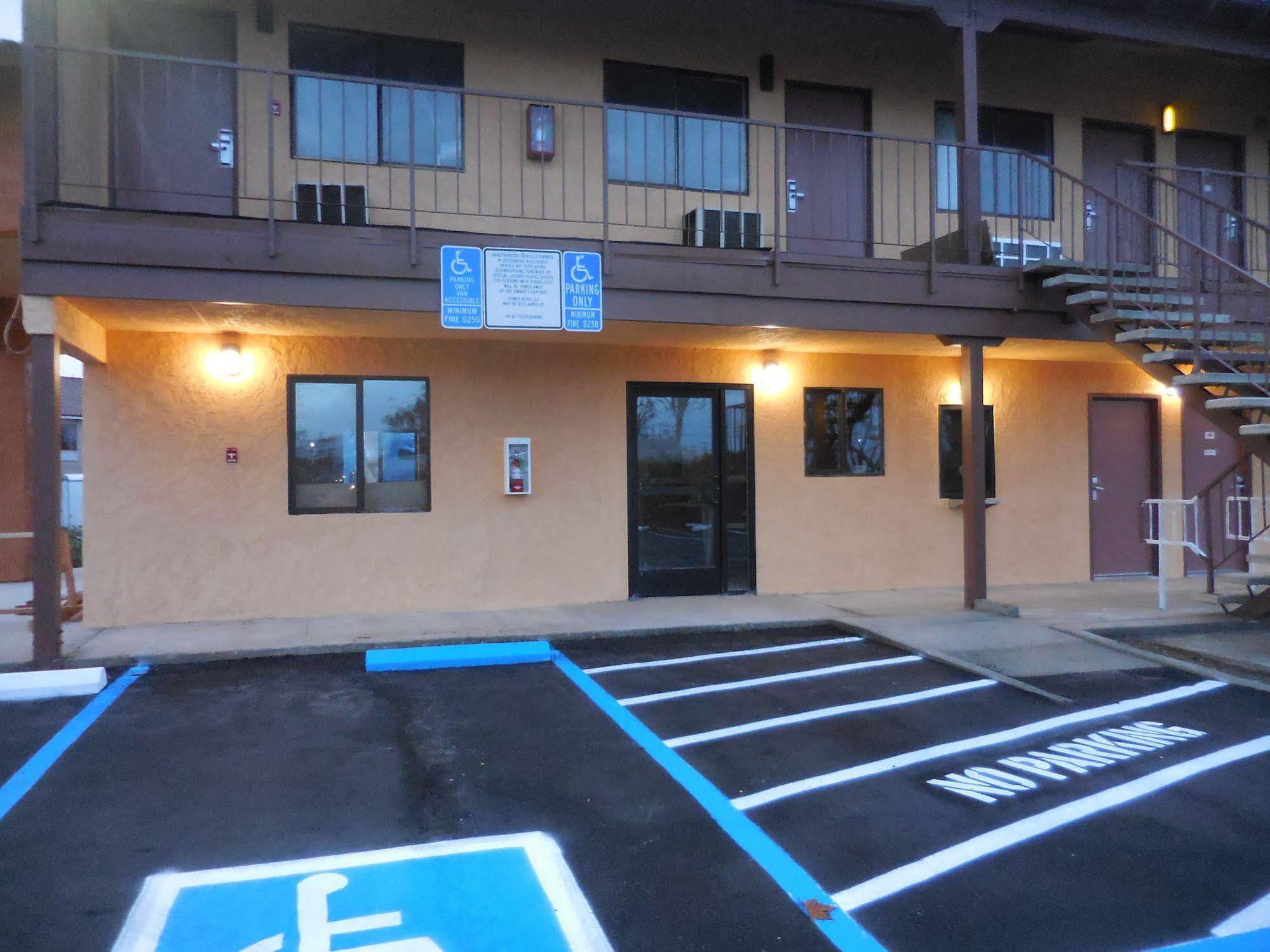 Best Economy Inn & Suites Bakersfield Luaran gambar